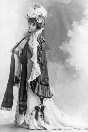 Ladieswear, 1895 (b/w photo)