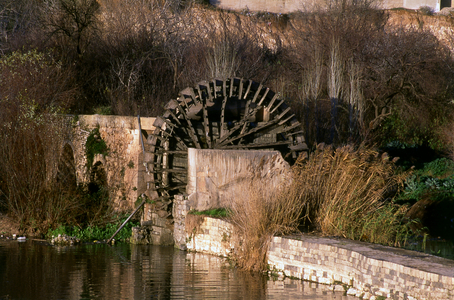 Syria: A noria or giant waterwheel on the banks of the Orontes River, Hama