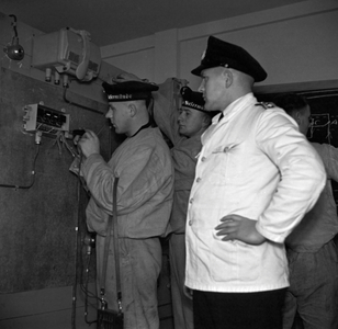 Recruits get their theoretical knowledge in electronics at Wesermuende navy school, Germany 1930s (b/w photo)