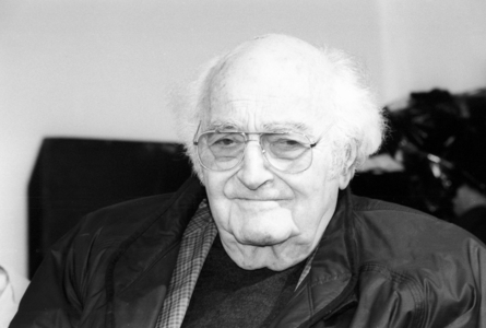 Traditional Stoking Festival 1994 of the PDS on Rosa Luxemburg Square in Berlin-Mitte: Writer ..., 1994 (photo)