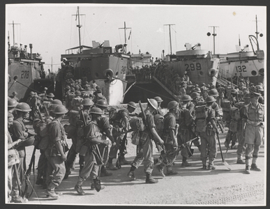 2nd Battalion, The Seaforth Highlanders (The Ross-Shire Buffs, Duke of Albany's), embarking at Sousse, 5 July 1943 (b/w photo)
