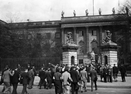 Start of the semester in Berlin, 1932 (b/w photo)