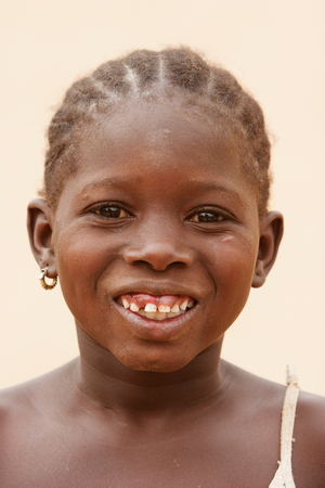 Portrait of a happy girl in Segou, Mali (photo)