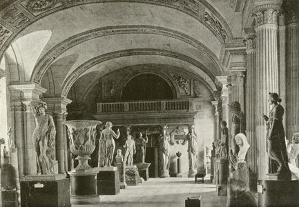 Le Louvre, Salle des Cariatides (b/w photo)