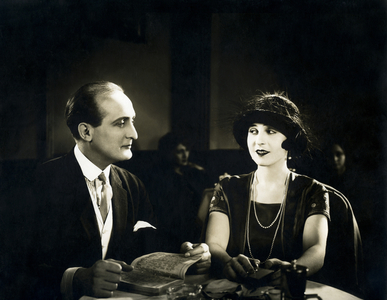 Scene from the movie Das Luxusweibchen, 1925 (b/w photo)