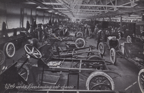 W & G works. Overhauling cab chassis (b/w photo)