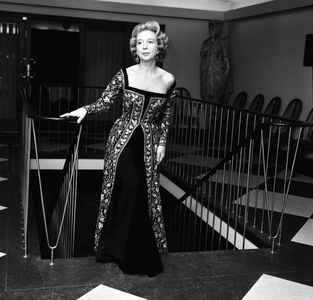 Oslo on February 18, 1961. Alfred Maurstad is praised for his long service in the theater world, it is 40 years since his first role …, 1961 (photo)