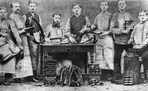 The journeyman saddler Friedrich Ebert, 1889 (b/w photo)
