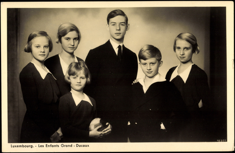 Ak Enfants Grand Ducaux, Jean, Elizabeth, Marie Adelaide, Gabriele, Charles,Alix (b/w photo)