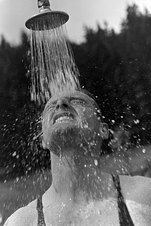In the open-air swimming pool on a hot summer day, Germany 1930s (b/w photo)