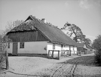 Farmhouse in East Prussia, 1930s (b/w photo)