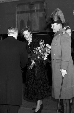 Oslo 1952. King Gustaf Adolf and Queen Louise of Sweden are officially visited in Norway …, 1952 (photo)