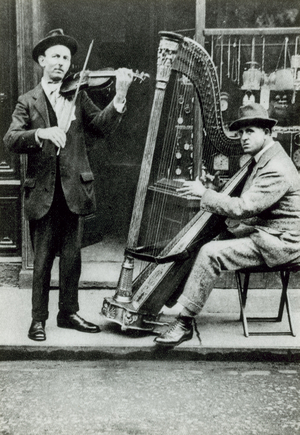 London street musicians (photo)
