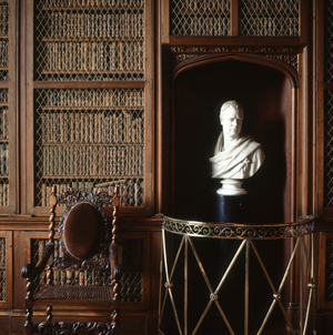 Statue bust of author Sir Walter Scott in the library at Abbotsford, 1984 (photo)