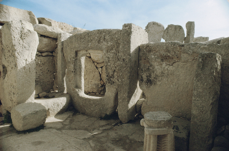 Window-stone in the Mnajdra Temple, Malta (photo)