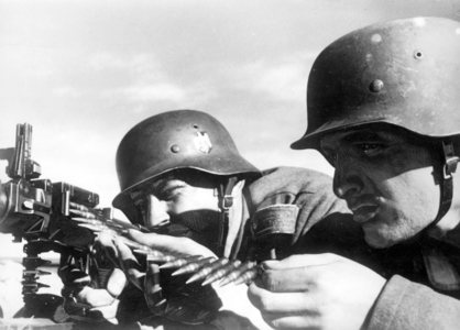 German soldiers on the Eastern front, 1941 (b/w photo)
