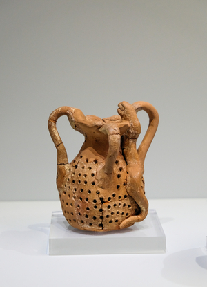 Small jug with sacred snake, 1700 - 1600 BC (photo)