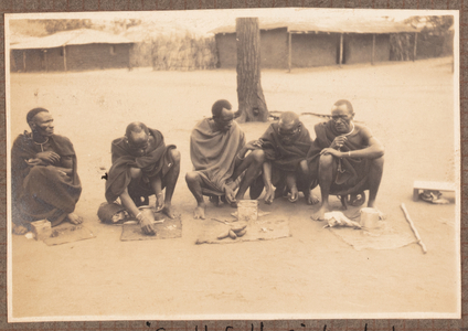 Snuff sellers in Machakos, 1927 (b/w photo)