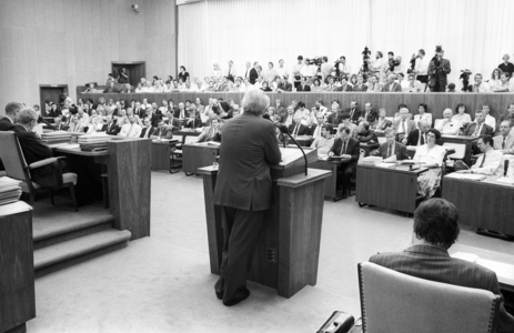Johannes Rau (center, Germany SPD Minister-President North Rhine-Westphalia) during a..., 1991 (photo)