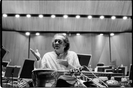 Ravi Shankar at rehearsal with Orchestre de Paris