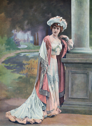 Ève Lavallière in role