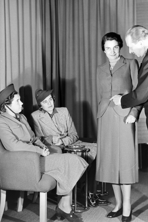 A city trip to Vienna, Germany 1930s (b/w photo)