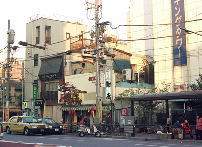 Shopping street in Tokyo 1999 (photo)