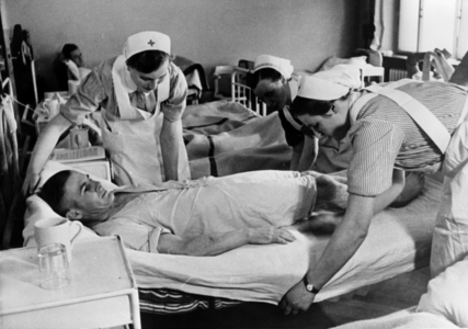 WW2 - Student nurses during training 1942 (photo)