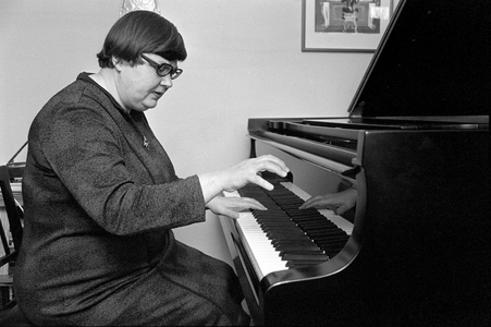 Oslo 1979-01: Norwegian pianist Eva Knardahl photographed at the grand piano on …, 1979 (photo)
