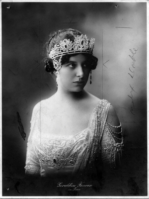 Geraldine Farrar in the title role of Tosca