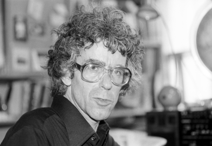 Journalist Jörg Hildebrandt in his office in Berlin ..., 1991 (photo)