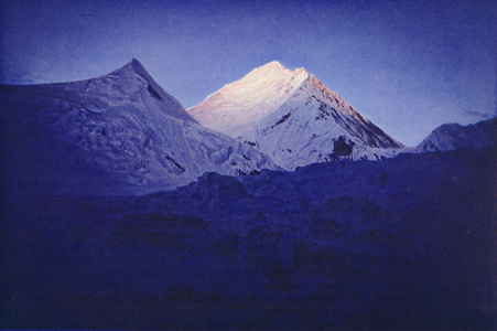 Mount Everest at Sunrise from the Kharta Glacier (photo)