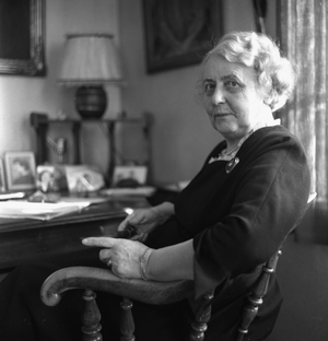 Oslo 19560421. Author and women's businesswoman Margarete Bonnevie at the desk. …, 1956 (photo)