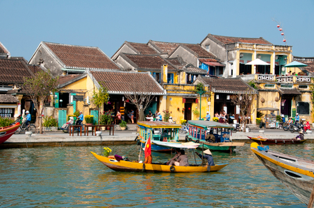 Vietnam: The historic merchant town of Hoi An across the Thu Bon River (photo)