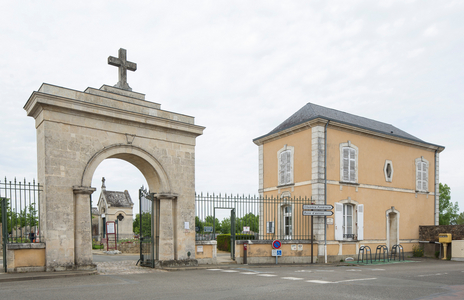 Le Mans Cemetery, 2016 (photograph)