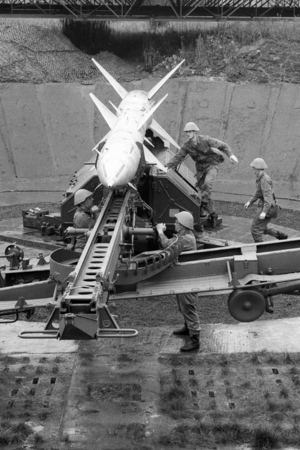 NVA soldiers at the launch pad of an anti-aircraft rocket - East German Air Force,..., 1985 (photo)