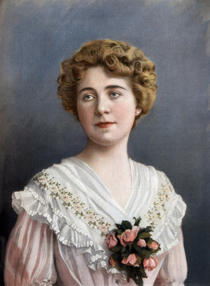 Frenchopera singer Aline Vallandri as Louise in opera "Louise", Paris, photo from french paper "Le Theatre" february 11, 1909