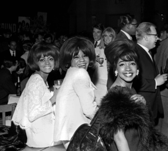 The Supremes (Diana Ross, Florence Ballard and Mary Wilson) at the club de l'Etoile, Paris, 1965 (photo)
