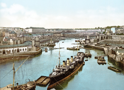 Ships moored on the Penfeld River, Brest, 1890-1900 (chromolitho)