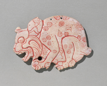Rabbit Pendant, 600-900 (shell)