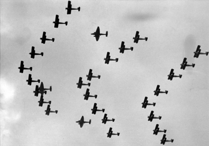 III Reich - Fliegerstaffel to the Reich Party Congress, 1937 (photo)