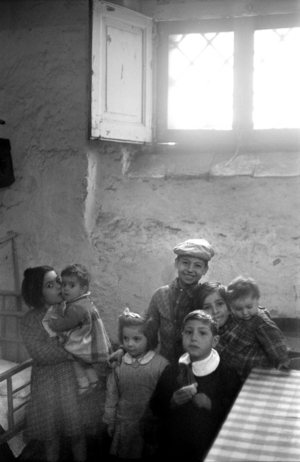 CROTONE - CHILDREN IN A BASEMENT HOUSE, , 1957 (photo)