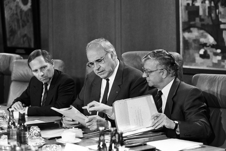 Meeting of the Minister Presidents with the Federal Chancellor, 1989 (photo)