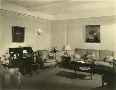 Hotel Sulgrave, 67th Street and Park Avenue - sitting room, New York, USA, c.1920-38 (gelatin silver photo)