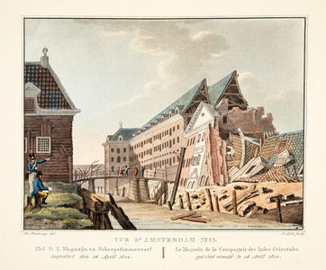 Vue d'Amsterdam No.13. Het O.I. Magazijn en Scheepstimmerwerf ingestort den 14 April 1822. Le Magasin de la Compagnie des Indes Orientales qui s'est ecroulé le 14 Avril 1822, 1825 (hand-coloured engraving)