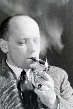A man smoking a cigar for an advertising campaign, Germany 1930s (b/w photo)