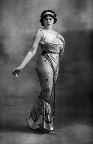 French comedian Myriam Deroxe as Hermione in play "Andromaque", photo from french paper "Le Theatre" october 1910