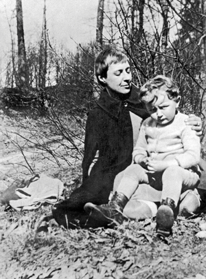 russian poet Marina Tsvetaeva in 1927 with her son