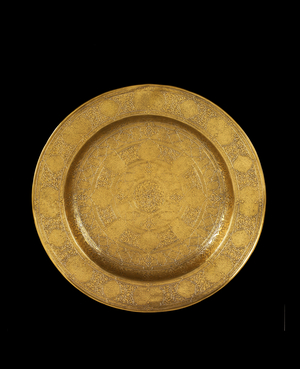 Dish of engraved brass with silver inlay and later gilding, 1575-99 (brass, silver inlay & gilt)