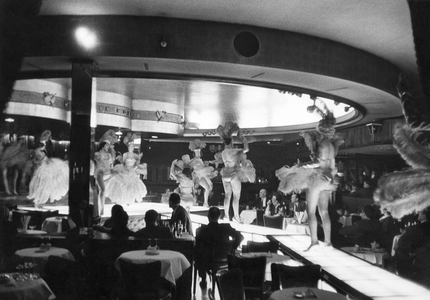 Revue in Hamburg (b/w photo)